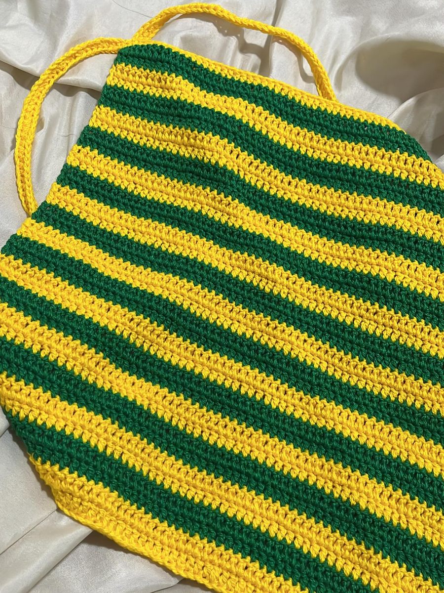 Top de crochê listrado verde e amarelo